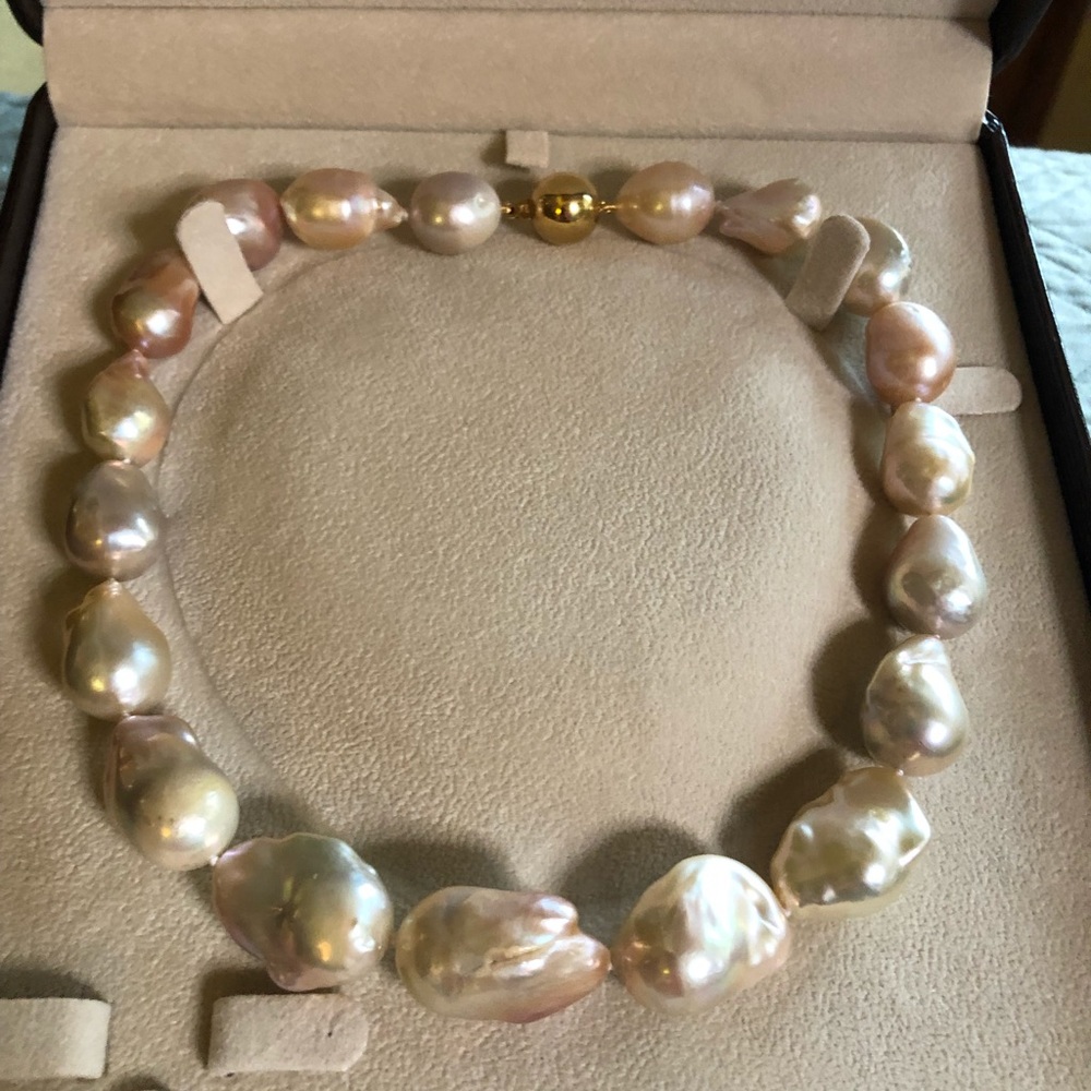 Baroque fresh water pearl necklace!
